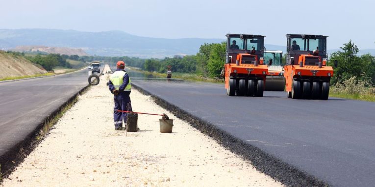 Super tenderet per mirembajtjen e rrugeve, ARRSH 7.3 mld leke per 4 rajonet e vendit